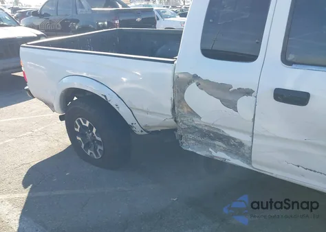 2002 Toyota Tacoma Prerunner z USA, uszkodzony, nr VIN 5TESM92N32Z069164